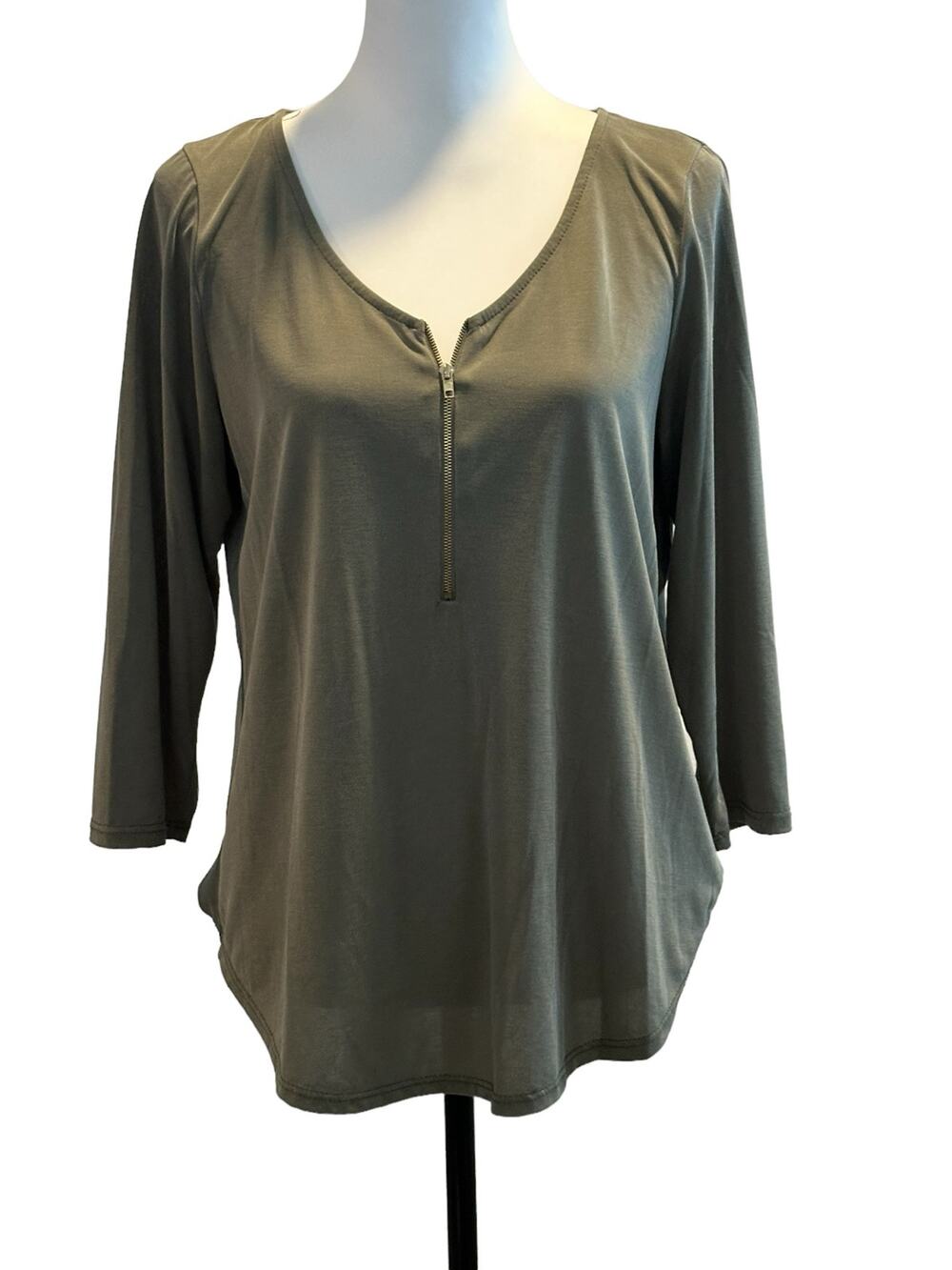 Green Envelope Women's 3/4 Sleeve Top Green Medium